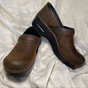 Dansko Professional Antique Brown/Blk Clogs 38 Narrow